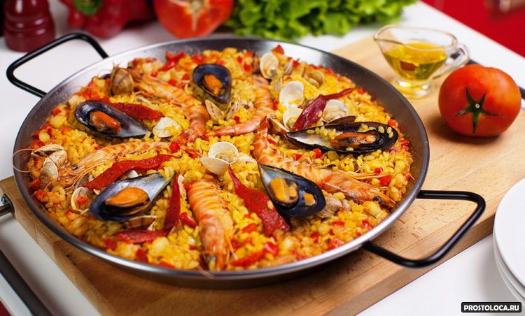 paella se šafránem